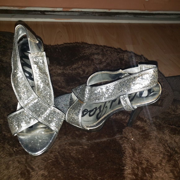 Wild Rose Silver Stiletto - Picture 3 of 3